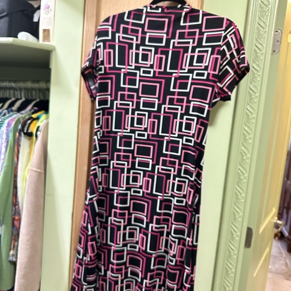 Dress. Size L.  Notations 94% polyester 6% spandex. - Picture 2 of 3